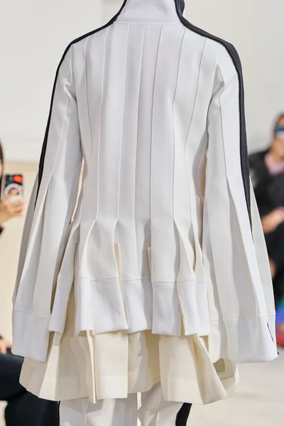 Look 27